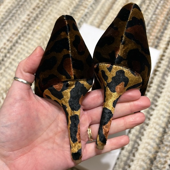 EUC Jessica Simpson Levin leopard print pumps - Picture 5 of 7